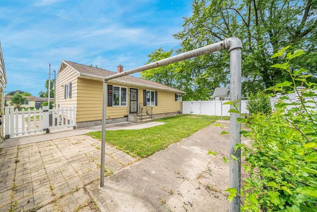 690 W 5TH AVENUE, Oshkosh, WI 54902