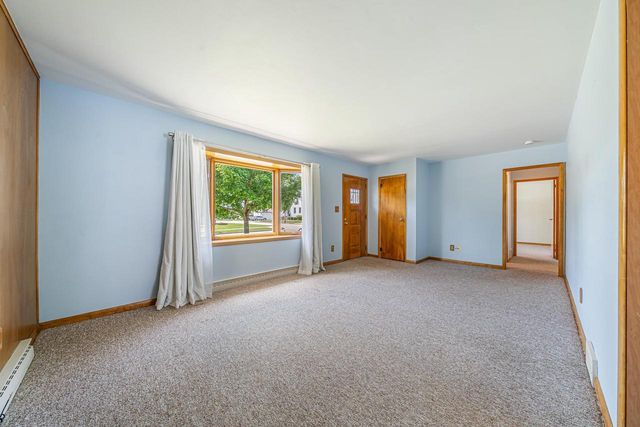 690 W 5TH AVENUE, Oshkosh, WI 54902