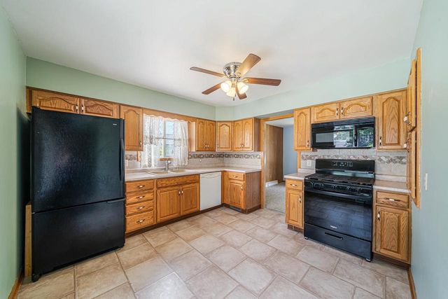 690 W 5TH AVENUE, Oshkosh, WI 54902
