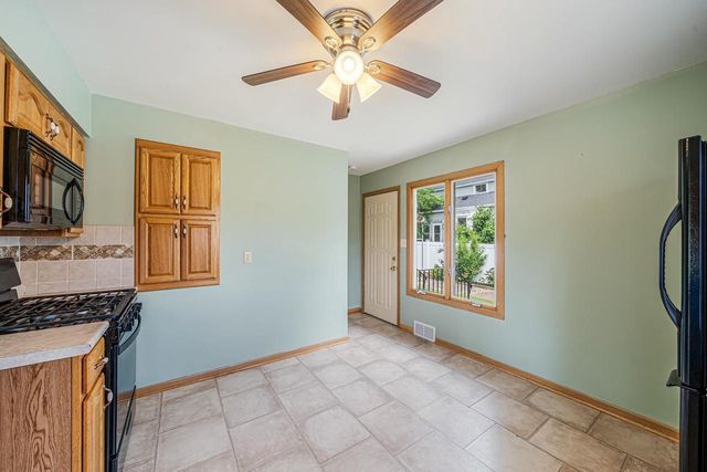 690 W 5TH AVENUE, Oshkosh, WI 54902