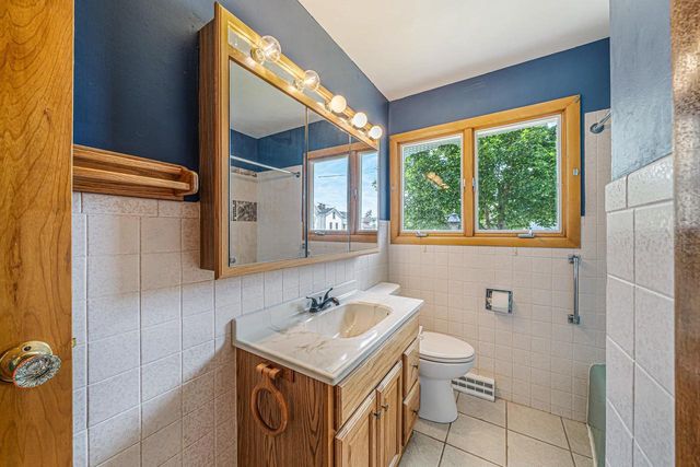 690 W 5TH AVENUE, Oshkosh, WI 54902