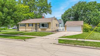690 W 5TH AVENUE, Oshkosh, WI 54902