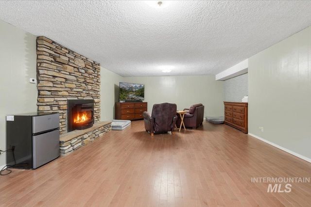 4919 N Burlington Dr, Boise, ID 83704