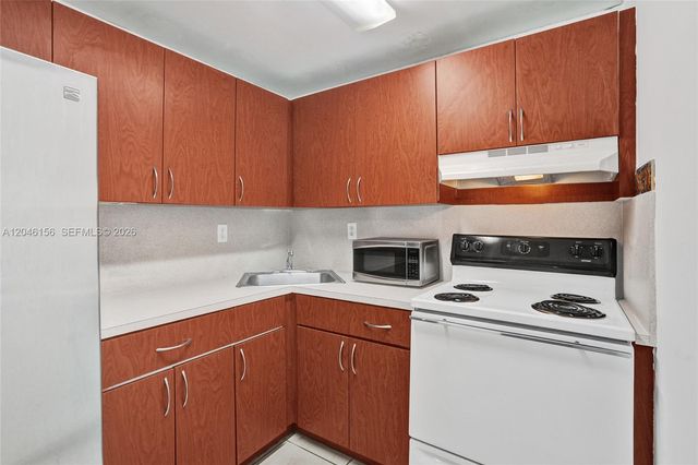 606 W 81st Street 323, Hialeah, FL 33014