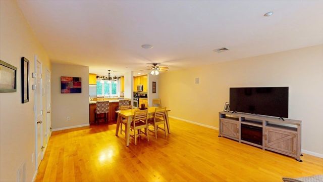 660 Thacher 14-02, Attleboro, MA 02703