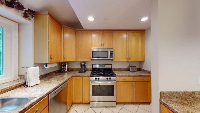 660 Thacher 14-02, Attleboro, MA 02703