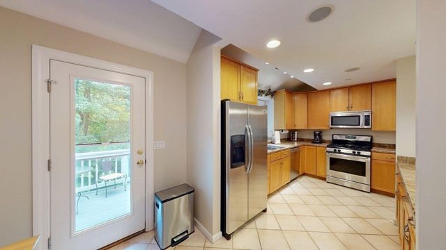 660 Thacher 14-02, Attleboro, MA 02703
