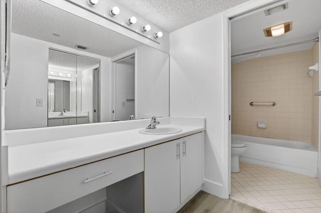 900 SW 142nd Avenue 305l, Pembroke Pines, FL 33027