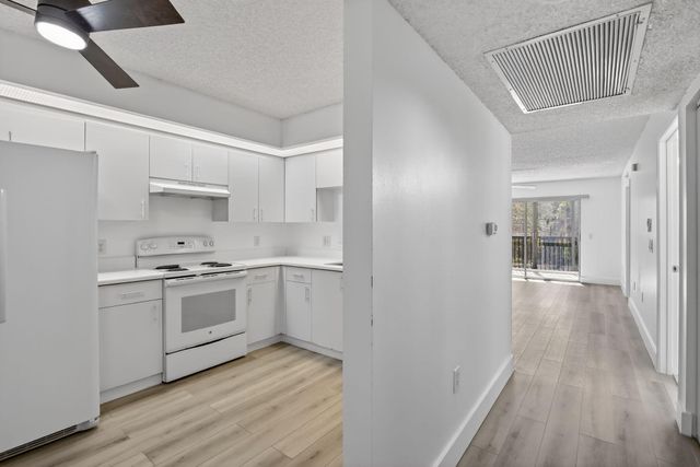 900 SW 142nd Avenue 305l, Pembroke Pines, FL 33027