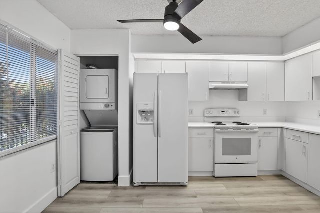 900 SW 142nd Avenue 305l, Pembroke Pines, FL 33027