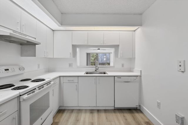 900 SW 142nd Avenue 305l, Pembroke Pines, FL 33027