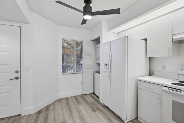 900 SW 142nd Avenue 305l, Pembroke Pines, FL 33027