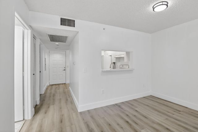 900 SW 142nd Avenue 305l, Pembroke Pines, FL 33027