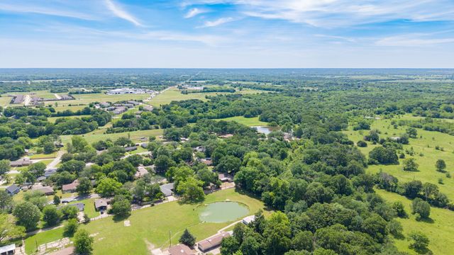 3026 Arapaho Road, Commerce, TX 75428