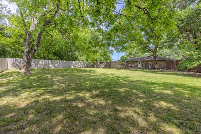 3026 Arapaho Road, Commerce, TX 75428