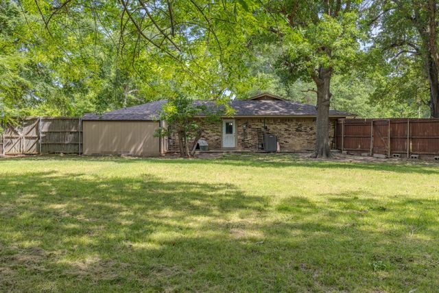 3026 Arapaho Road, Commerce, TX 75428