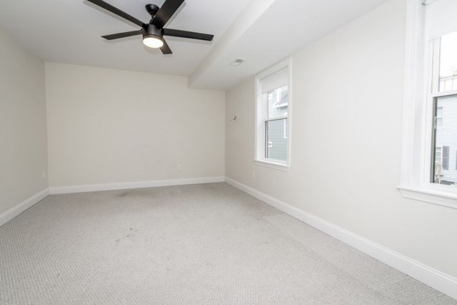 32 Union St 32, Lowell, MA 01852
