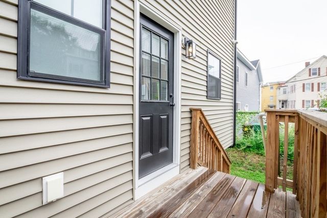 32 Union St 32, Lowell, MA 01852