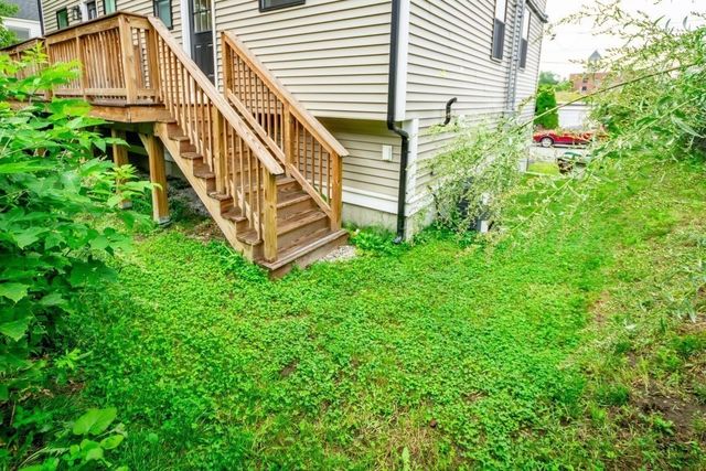 32 Union St 32, Lowell, MA 01852