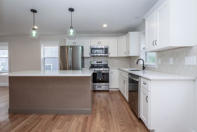 32 Union St 32, Lowell, MA 01852
