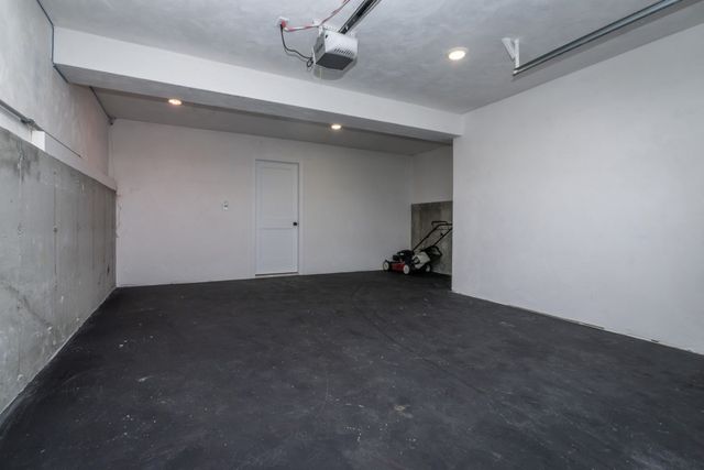 32 Union St 32, Lowell, MA 01852