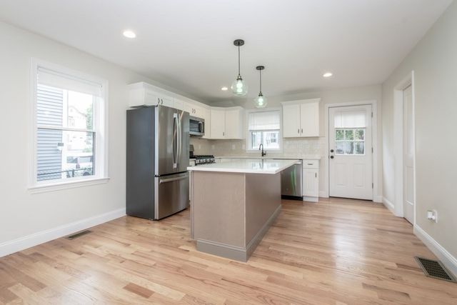 32 Union St 32, Lowell, MA 01852