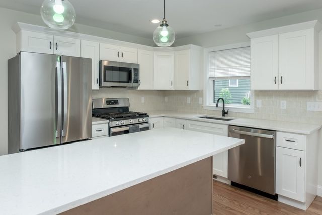 32 Union St 32, Lowell, MA 01852