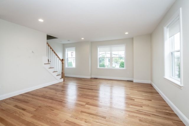 32 Union St 32, Lowell, MA 01852