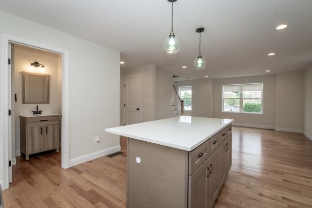 32 Union St 32, Lowell, MA 01852