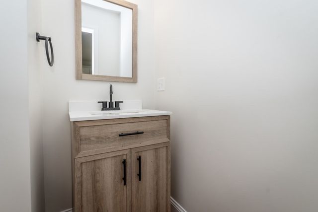 32 Union St 32, Lowell, MA 01852