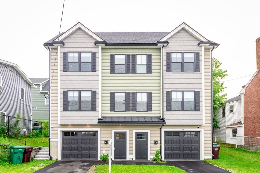 32 Union St 32, Lowell, MA 01852