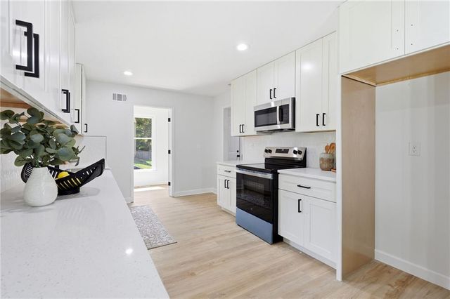 2424 NW Leann Drive, Blue Springs, MO 64014
