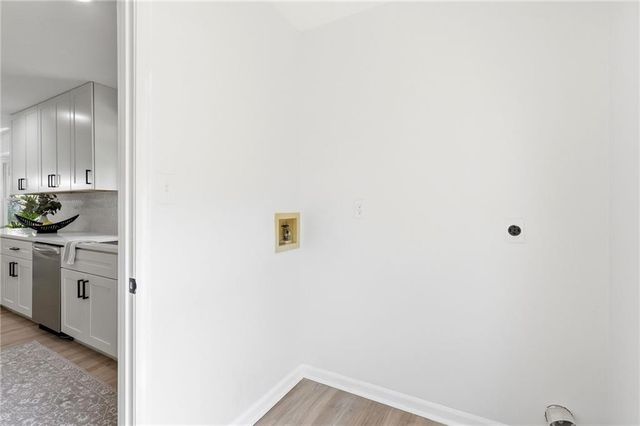 2424 NW Leann Drive, Blue Springs, MO 64014