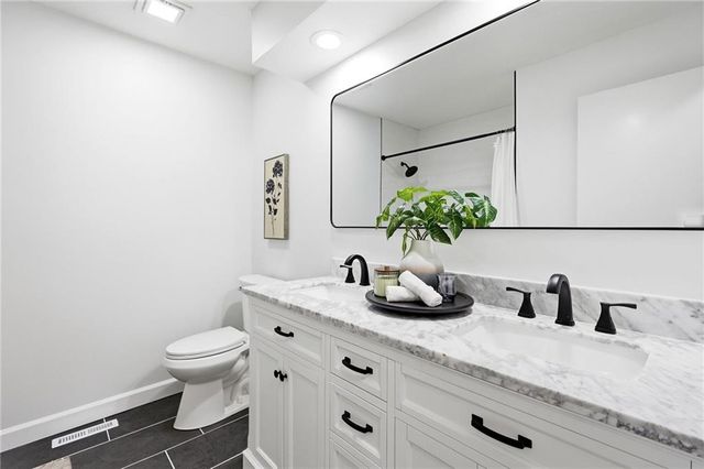 2424 NW Leann Drive, Blue Springs, MO 64014
