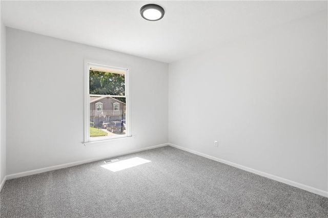 2424 NW Leann Drive, Blue Springs, MO 64014