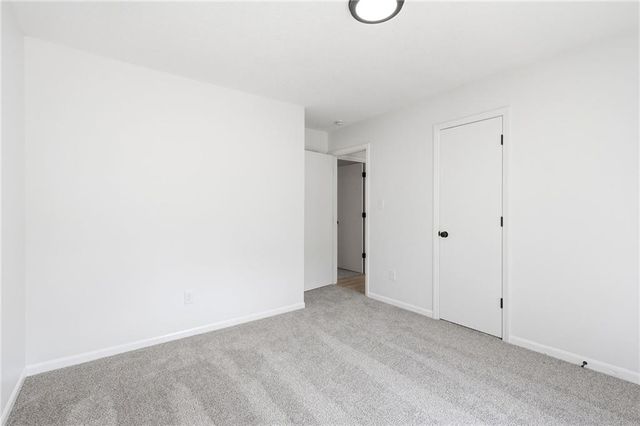 2424 NW Leann Drive, Blue Springs, MO 64014