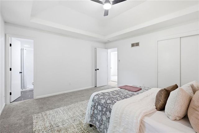 2424 NW Leann Drive, Blue Springs, MO 64014