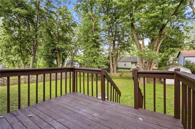 2424 NW Leann Drive, Blue Springs, MO 64014