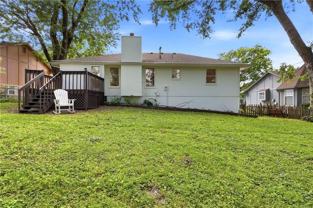 2424 NW Leann Drive, Blue Springs, MO 64014