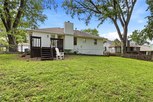 2424 NW Leann Drive, Blue Springs, MO 64014