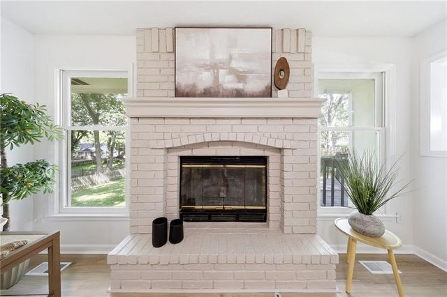 2424 NW Leann Drive, Blue Springs, MO 64014