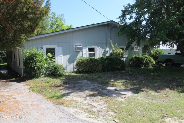 105 Walnut Street A & B, Swansboro, NC 28584