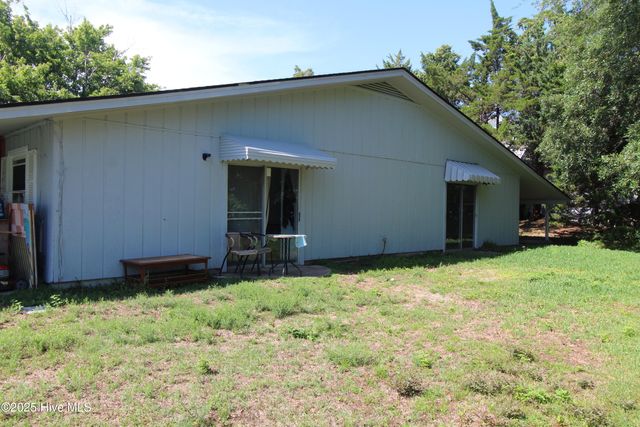 105 Walnut Street A & B, Swansboro, NC 28584