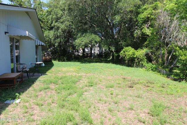 105 Walnut Street A & B, Swansboro, NC 28584