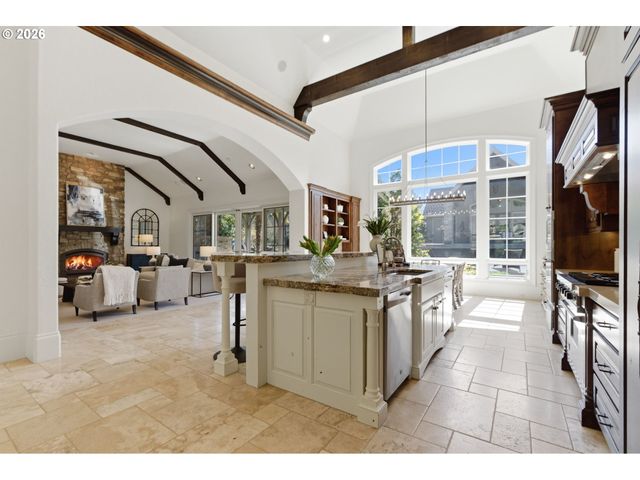 951 ATWATER Rd, Lake Oswego, OR 97034