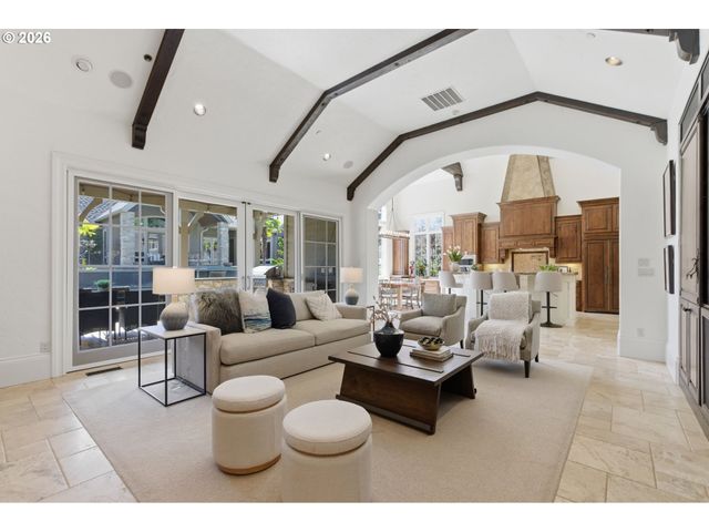 951 ATWATER Rd, Lake Oswego, OR 97034