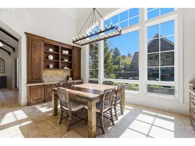 951 ATWATER Rd, Lake Oswego, OR 97034