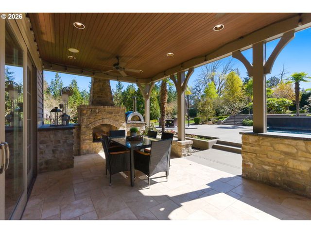 951 ATWATER Rd, Lake Oswego, OR 97034