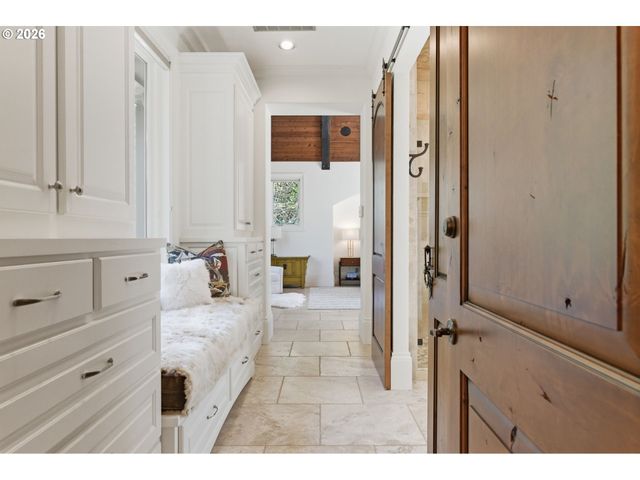 951 ATWATER Rd, Lake Oswego, OR 97034