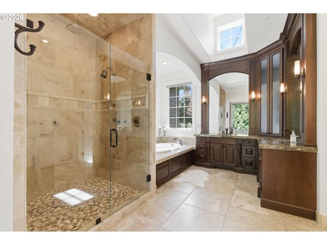 951 ATWATER Rd, Lake Oswego, OR 97034